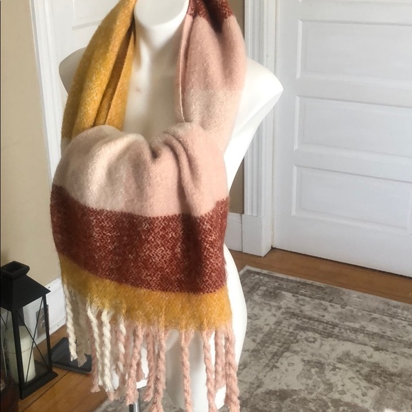 Crown Vintage New Scarf - Picture 7 of 11